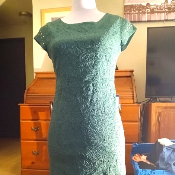Dress, green , good condition and brand SheIn. Size Small - Picture 1 of 4